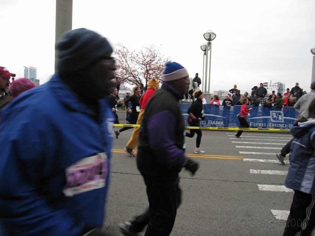 Detroit Turkey Trot 10K 2009 057.jpg - The 2009 Detroit Turkey trot 10K was run on November 29, 2009. A chilly and blustery day. Lots of costumes and racers though, 12400 strong!
